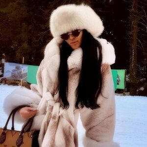 "ZIMSKO VREME ME JE BAŠ UZBUDILO!" Slađu baš briga ako nazebe JAJNIKE - u TANGAMA na JANUARSKOM MINUSU, MAJKO MILA