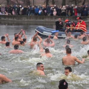 AKO SE NISTE PREGLEDALI KOD DOKTORA NE SKAČITE U LEDENU VODU PO ČASNI KRST! Jedna greška može biti fatalna!