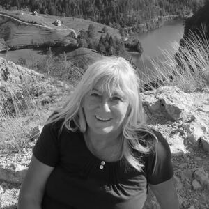 OPŠTA TUGA U LOZNICI: Iznenada preminula omiljena nastavnica srpskog: "Lutko moja, zašto si nas napustila?"