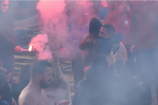 NESVAKIDAŠNJI POTEZ NA BOGOJAVLJENU U ČAČKU: Momak isplivao iz ledene vode, a onda je krenulo ludilo! (FOTO)