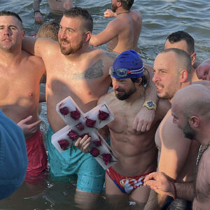 LAZAR PRVI DOPLIVAO DO ČASNOG KRSTA U ČAČKU: "Dvadeset godina sanjam ovaj tenutak" (FOTO)