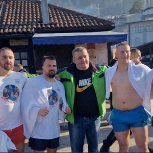 Kosta, Nemanja, Đorđe i Vuk i Blažo: Četiri rođena brata i njihov otac danas na Bogojavljenje plivaju za Časni krst