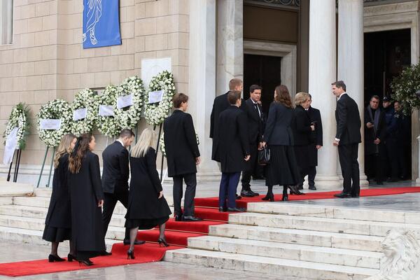 POGLEDI KA SRPSKIM PLEMIĆIMA! Karađorđevići na IRENINOJ SAHRANI NA BOGOJAVLJENJE - svi gledaju kako su se OBUKLI
