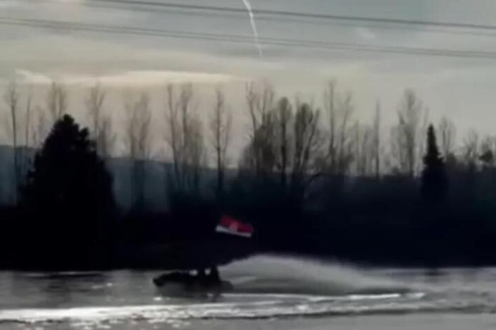 Tokom Bogojavljenja na nebu se ukazao neverovatan prizor! Užičanin držao barjak, a onda je ova pojava zaledila sve