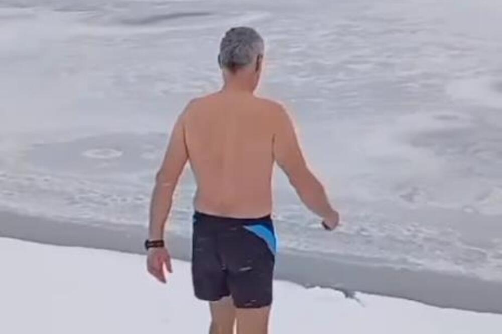 Nastavnik Srđan uradio je nešto zbog čega je cela Srbija u totalnom šoku: Na minus devet uskače u vodu, a onda...