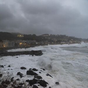 Uraganska oluja okovala Siciliju i Maltu, razorni talasi ruše sve pred sobom! Grčka na nogama, evo šta se sprema!