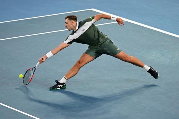 Međedović osvojio prvi set, pa se raspao i ispao sa Australijan opena!