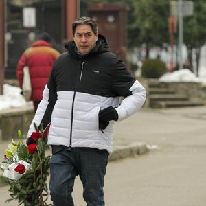 DEČKO VODITELJKE RTS-A STIGAO NA MIKINU SAHRANU! Ćutao posle vesti o smrti, a sad iznenadio DOLASKOM