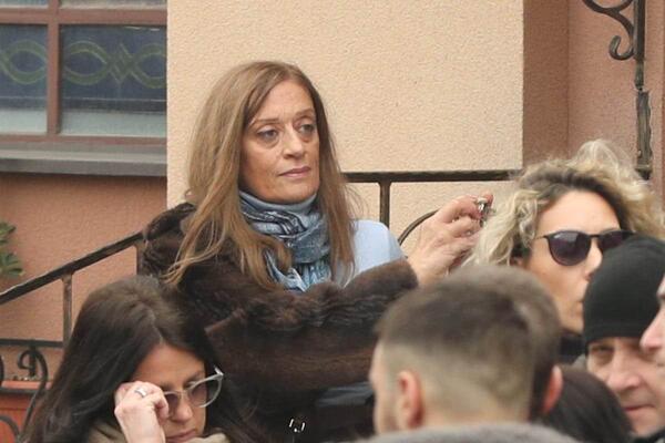 ONA JE JEDINA GLUMICA KOJA JE ISPRATILA ALEKSIĆA NA VEČNI POČINAK! Bila u VEZI sa čovekom koji je nosio kovčeg