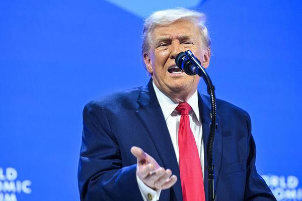 Evo kako izgleda novi logo Trampovog Odbora za mir: Počela ceremonija osnivanja, a jedan detalj svi komentarišu