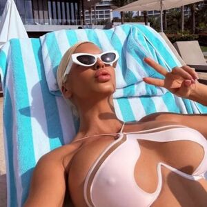 OD OVOG PRIZORA MOŽE DA SE "RIKNE"! Karleuša u providnom tanga bikiniju dok je u Beogradu -1, MALOLETNI STOP