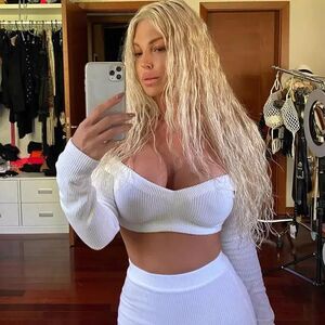 NI POLOVNU JE NE MOŽETE KUPITI! Karleuša MAZNULA stvar koja vredi kao SUVO ZLATO! Žene je MRZE zbog ovoga