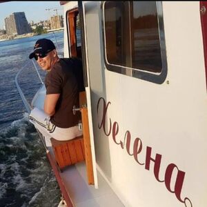 UMESTO STANA, ŠTO NE BISTE KUPILI BROD! Folker ga stavio na OGLAS, cena koju traži je SITNICA