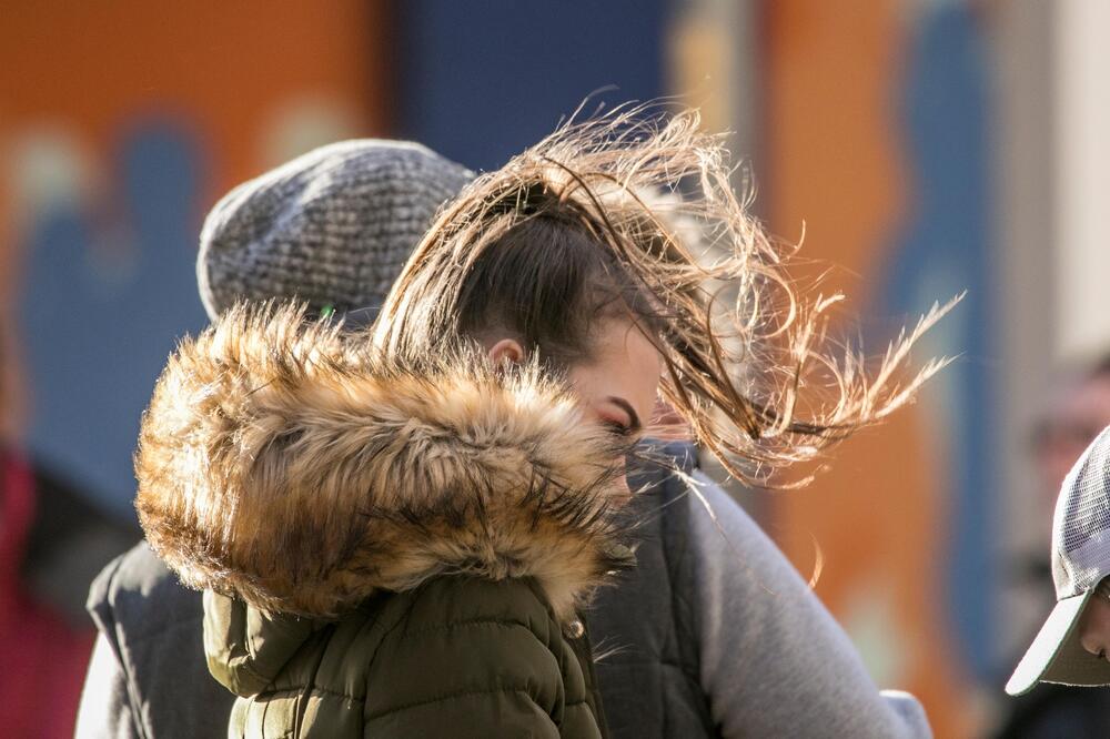 DANAS OBLAČNO, ALI KONAČNO TOPLIJE VREME: Popodne kreće VETAR da jača, a za vikend će dostići brzinu od 100 km/h!