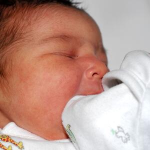 Beba sa znacima trovanja dovedena u KC Niš: Simptomi se pojavili tokom boravka u vrtiću, umesto vode popila benzin?