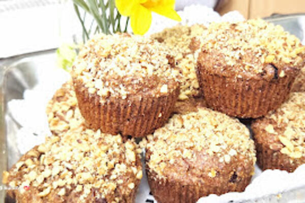 Čudo od jabuka i griza BEZ BRAŠNA: Kolač je toliko sočan i vazdušast da se topi u ustima, baka otkrila tajnu