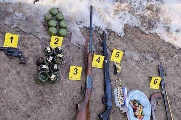 PUŠKE, RUČNE BOMBE, MUNICIJA I PIŠTOLJI! Arsenal ORUŽJA pronađen u velikoj akciji policije! MUP se odmah oglasio!