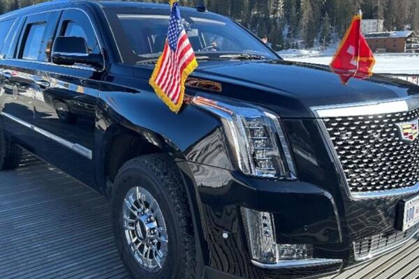 Tramp se u Davosu prvi put pojavio u čeličnoj zveri na točkovima: Obnovio VOZNI PARK, pogledajte ovo "ČUDOVIŠTE"!