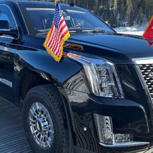 Tramp se u Davosu prvi put pojavio u čeličnoj zveri na točkovima: Obnovio VOZNI PARK, pogledajte ovo "ČUDOVIŠTE"!