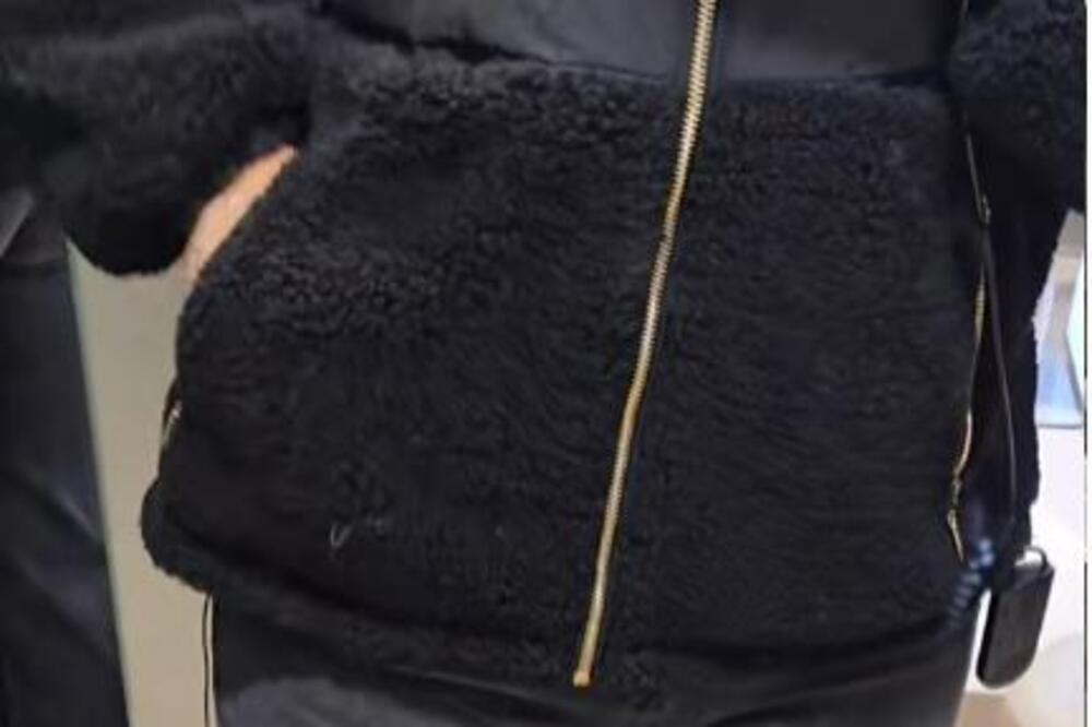 Hrvatica usred radnje zavukla ruku u jaknu i tamo našla pravi užas: I prodavačica se sledila u mestu od prizora