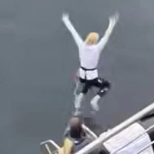 KOLINDA SE BRČNULA U LEDENOJ VODI: Sada je objavila skok iz ptičje prespektive, MREŽE GORE! (FOTO)