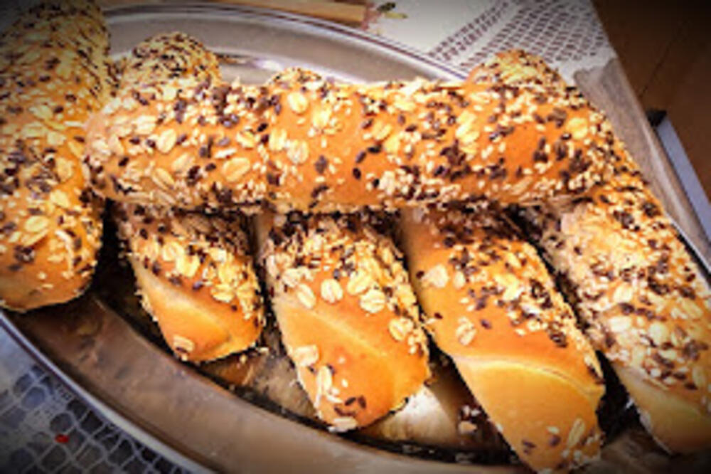 ISKUSNE DOMAĆICE ZNAJU! Kifle sa semenkama i krupnom solju - posebna čar je u jednostavnom, ali genijalnom triku