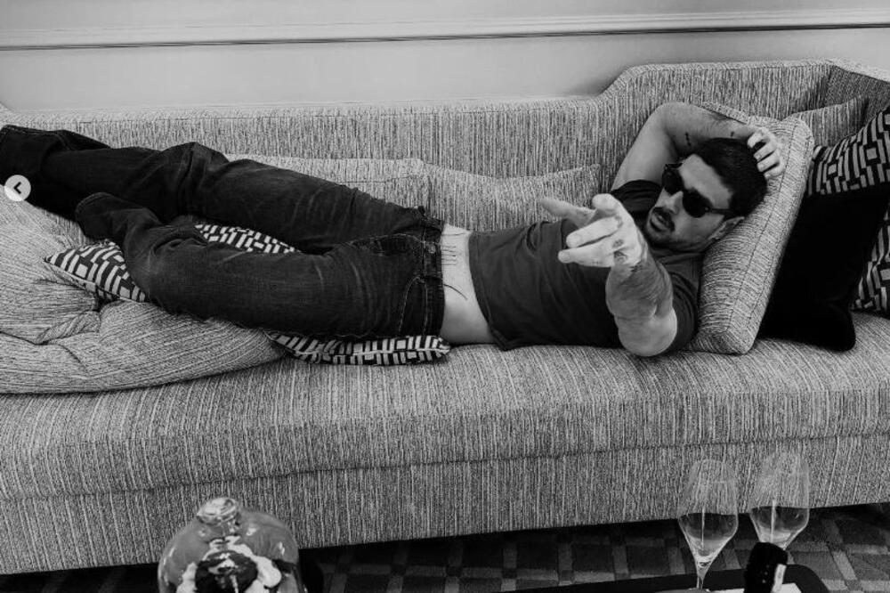 BEOGRAĐANKE, STIGAO JE! Njegove vrele scene su zaludele Srpkinje, evo gde je SMEŠTEN - VRUĆE FOTKE IZ KREVETA CURE