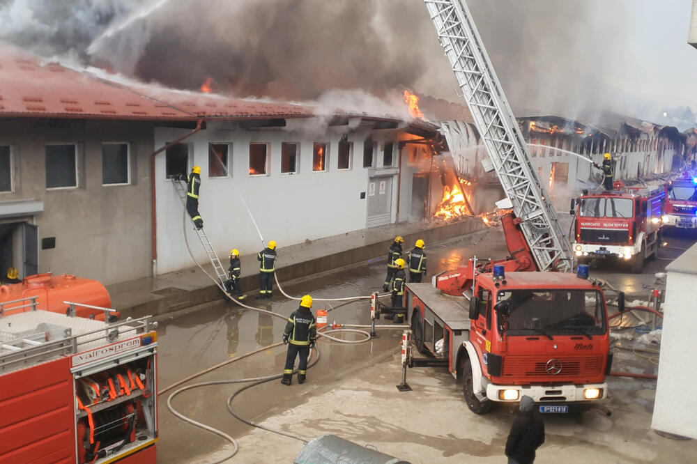 VATRENA STIHIJA NIJE UGAŠENA, DRAMA U NOVOM PAZARU I DALJE TRAJE! Na terenu čak 50 ekipa sa 19 vozila (VIDEO)