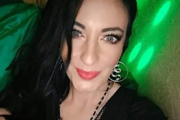 NA SPOMENIK STAVILA GODINU SMRTI KOJA LEDI KRV U ŽILAMA! Anđelka objavila svoj grob, a pored nje je... BIZARNO!