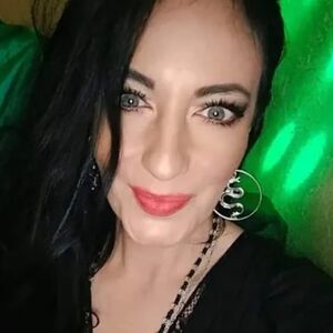 NA SPOMENIK STAVILA GODINU SMRTI KOJA LEDI KRV U ŽILAMA! Anđelka objavila svoj grob, a pored nje je... BIZARNO!