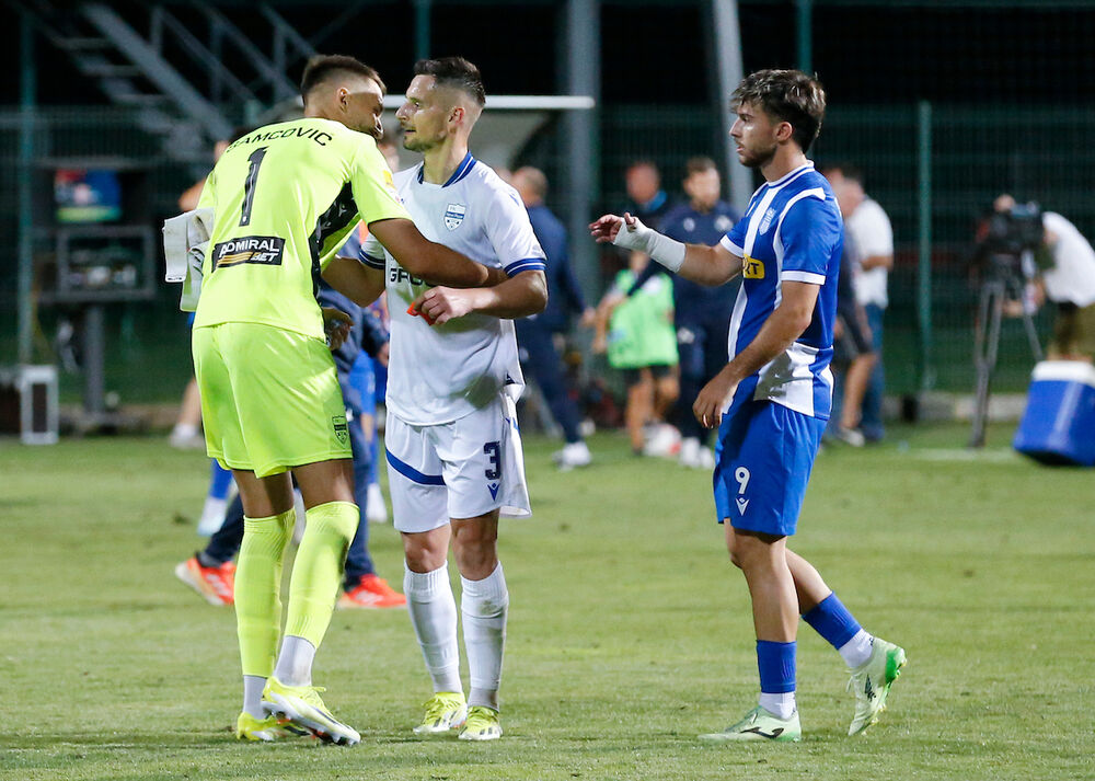 Ugo Alba (desno) u dresu OFK Beograda