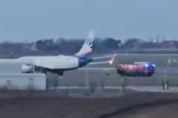 HAOS NA AERODROMU "NIKOLA TESLA": Avion iz Turske prinudno sleteo!