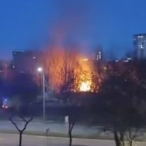 BUKNUO VELIKI POŽAR NA NOVOM BEOGRADU: Crni dim prekrio nebo! (VIDEO)