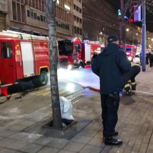 EKSPLOZIJA U STANU NA TERAZIJAMA: Vatrogasci gase požar! (VIDEO)