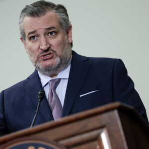 Senator u tajnosti napao predsednika SAD i Vensa: Tramp besan vikao i psovao pred svima! "JE** SE" (VIDEO)