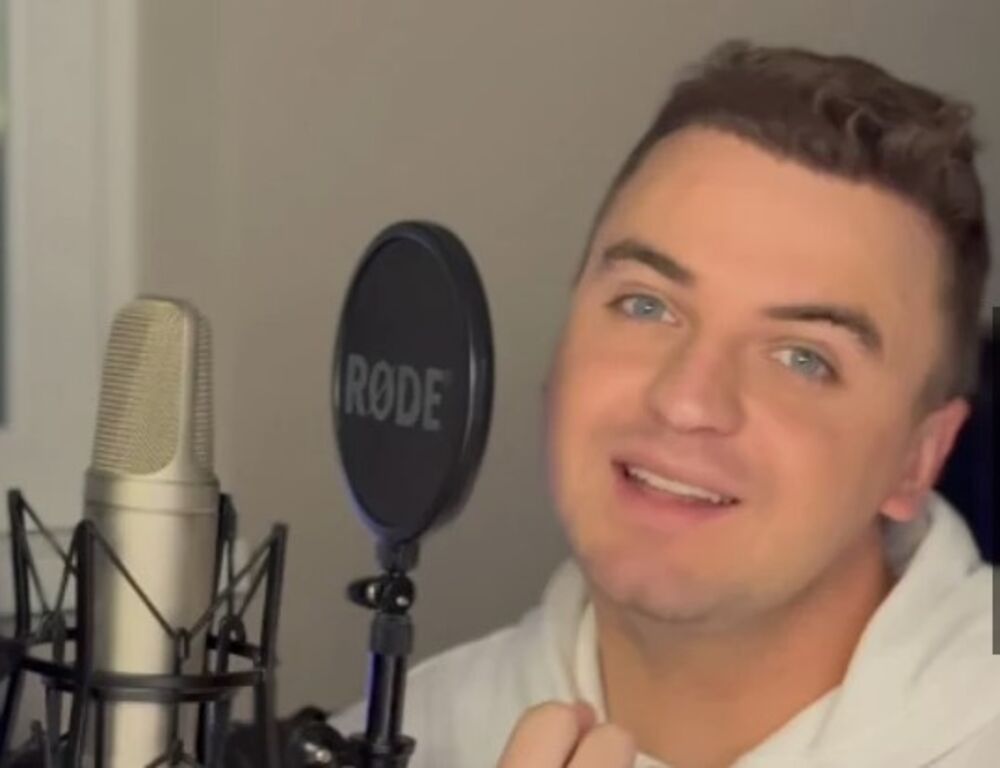 PEVAČ "ZVEZDA GRANDA" PRESADIO KOSU: Muke mučio sa zaliscima, pa stavio tačku na sve!