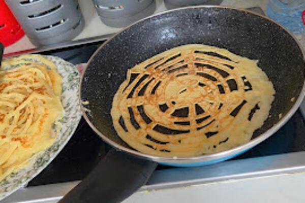 Dekorativne, ukusne i tanke: Evo kako se prave najukusnije čipkaste palačinke, nema trika da vam ne uspeju