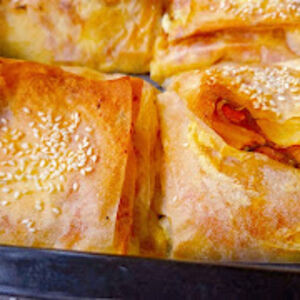 Ko jednom proba ovo pecivo pekara mu neće pasti na pamet: Paketići sa šunkom koji se tope u ustima, zapišite recept