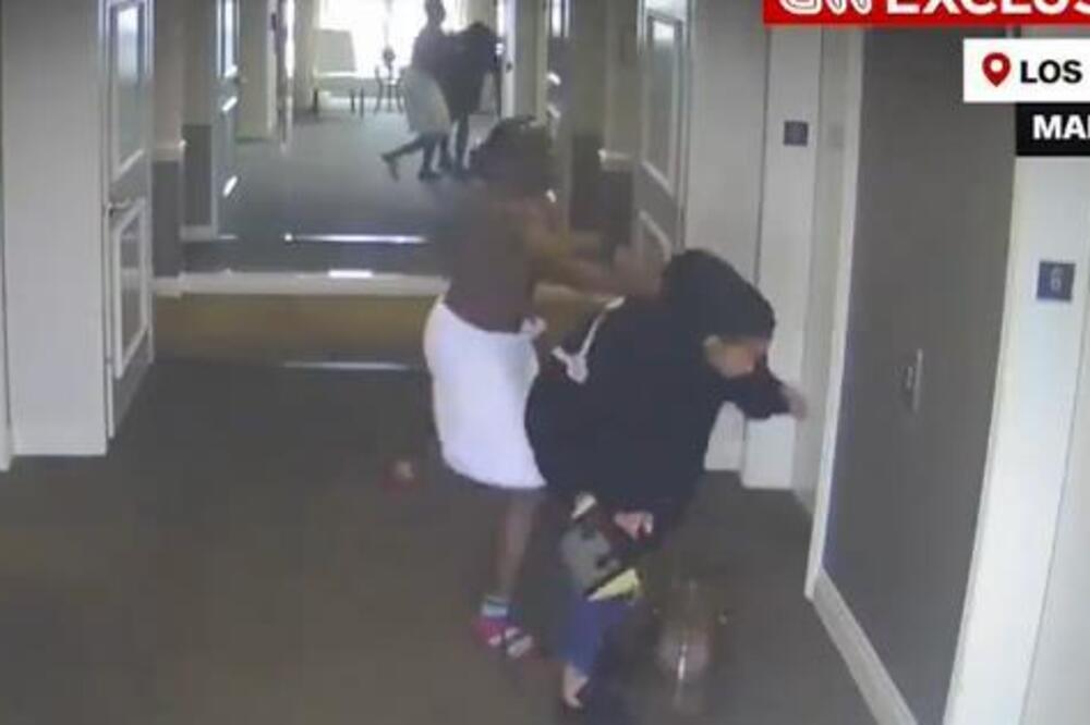 MONSTRUM JE TERAO DA PRED NJIM IMA ODNOSE PA JOJ BATINAMA IZMENIO OPIS! Necenzurisani snimak nema ko nije video