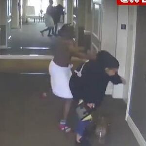 MONSTRUM JE TERAO DA PRED NJIM IMA ODNOSE PA JOJ BATINAMA IZMENIO OPIS! Necenzurisani snimak nema ko nije video