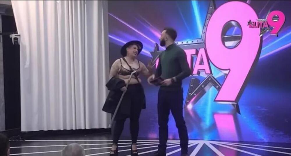 KO JE OVA MAČKA U BRUSU? Samo žene ODVODI U KREVET, a sad se pojavila POLUGOLA i pokazala umeće