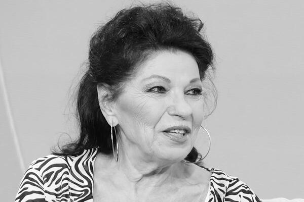 Poznati se okupili da odaju poštu čuvenoj Beti Đorđević: Među prvima stigla ova žena, dugo je niko nije video