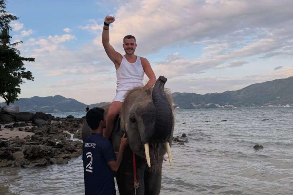 KO JAŠE DELFINA? Brenin sin objavio slike sa Tajlanda, nema šta ne radi - tu je i OPASNA TIGRICA