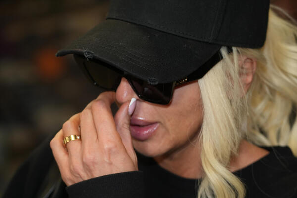 KARLEUŠA UPALILA VREĐALICU! Popila ISPALU pa se razbesnela - teške reči uputila dosta mlađoj koleginici, ŠTA BI?