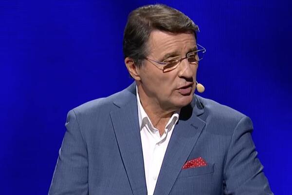 TAKMIČARI POBEDILI TRAGAČA U "POTERI", A MEMEDOVIĆ JE MORAO DA KAŽE TO: Uzeli veliku sumu, nije ćutao!