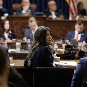 PUKLA BRUKA! Zbog ovog je Tramp smenio FATALNU BRINETU - pobesneo kad je progovorila o INTIMNIM ODNOSIMA sa...