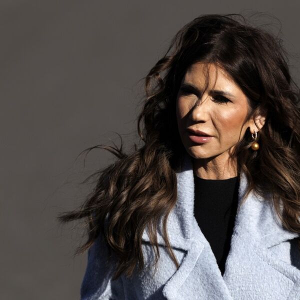 OD SELJANČICE DO SAMOG VRHA! Ovako je Trampova miljenica ZGRNULA MILIONE, u javnost isplivali SKANDALOZNI DETALJI