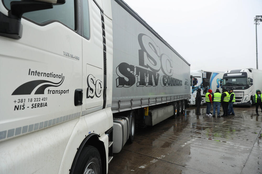 Nastavak blokade graničnih prelaza: Udruženja kamiondžija danas očekuju rešenje EU, nazire se KRAJ AGONIJE!