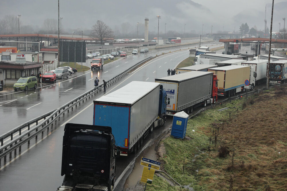 Granični prelaz, granica, Kamioni, gužva na granici, prevoznici