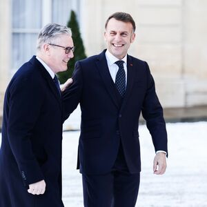 "Javi se, Guse&ldquo;! Pogledajte kako se britanski premijer sprda sa Makronom, pa ovo je za OSKARA! (VIDEO)